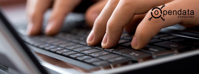 Immagine generica raffigurante mani su tastiera di un portatile